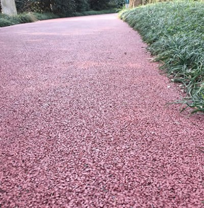 鄭州森林公園紅色透水混凝土路面施工現場
